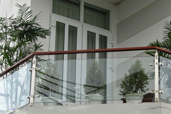 Lan can kính cường lực đẹp nhất tại minh sang window